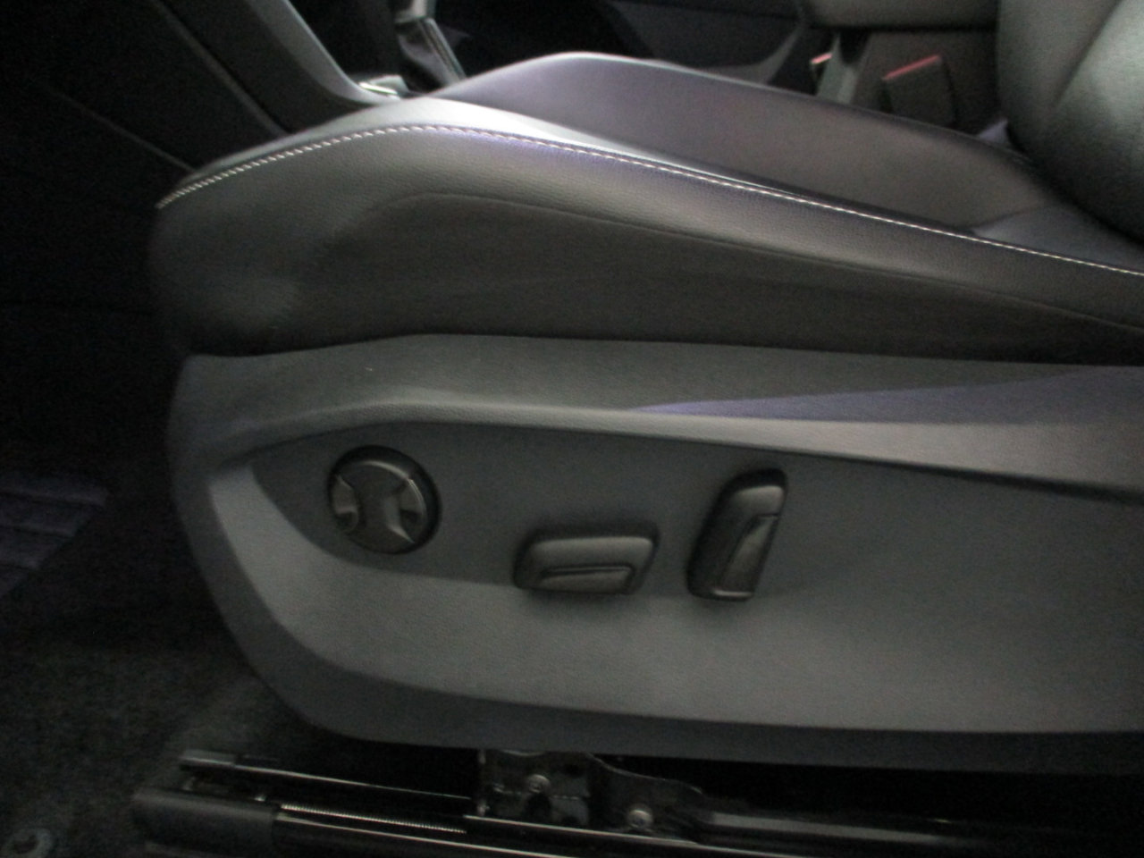 Used 2024 Volkswagen Tiguan SE image 18