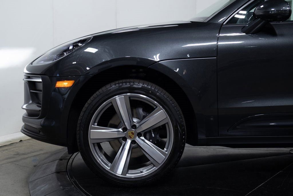 Certified 2025 Porsche Macan AWD/4WD image 21