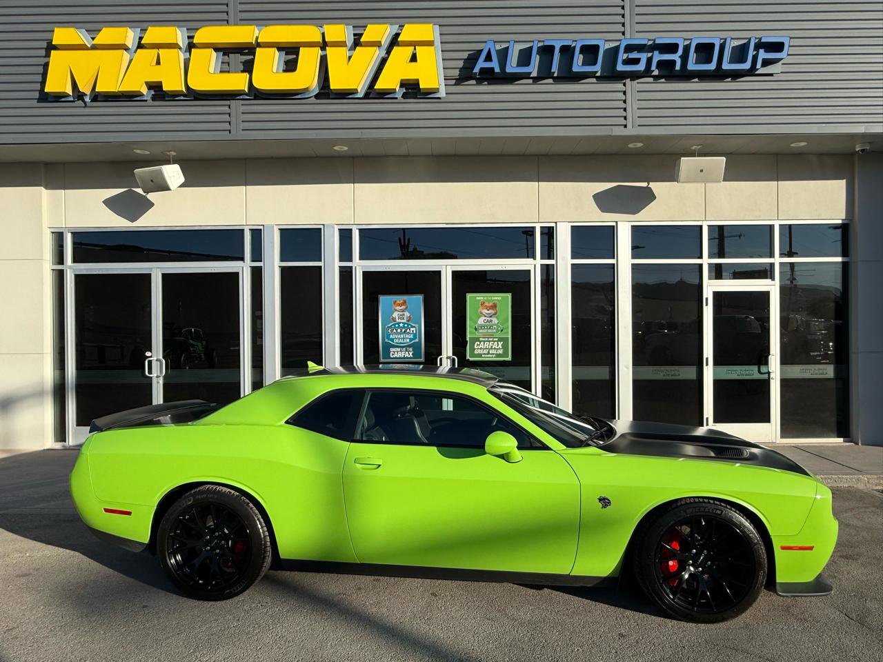 Used 2015 Dodge Challenger SRT Hellcat image 1