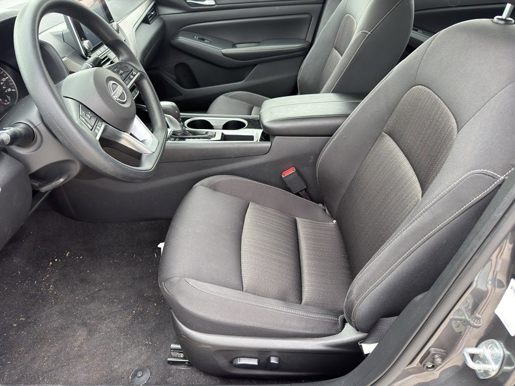 Used 2024 Nissan Altima 2.5 SV FWD image 11