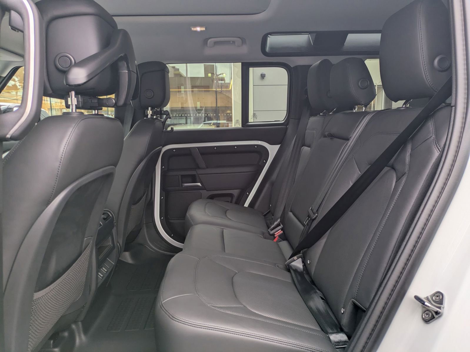 New 2026 Land Rover Defender 110 X-Dynamic SE image 29