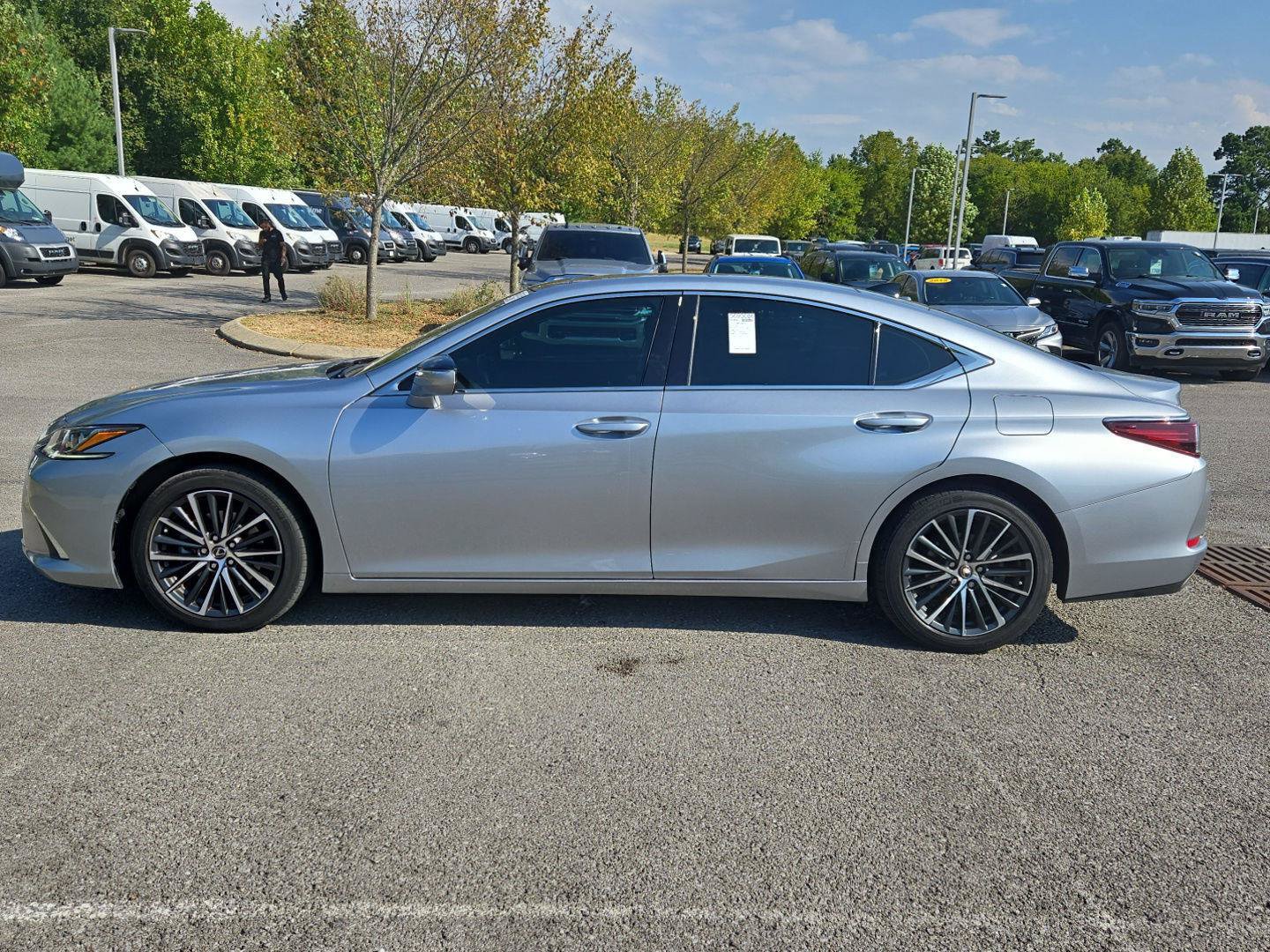 Used 2023 Lexus ES 350 w/ Premium Package FWD image 4