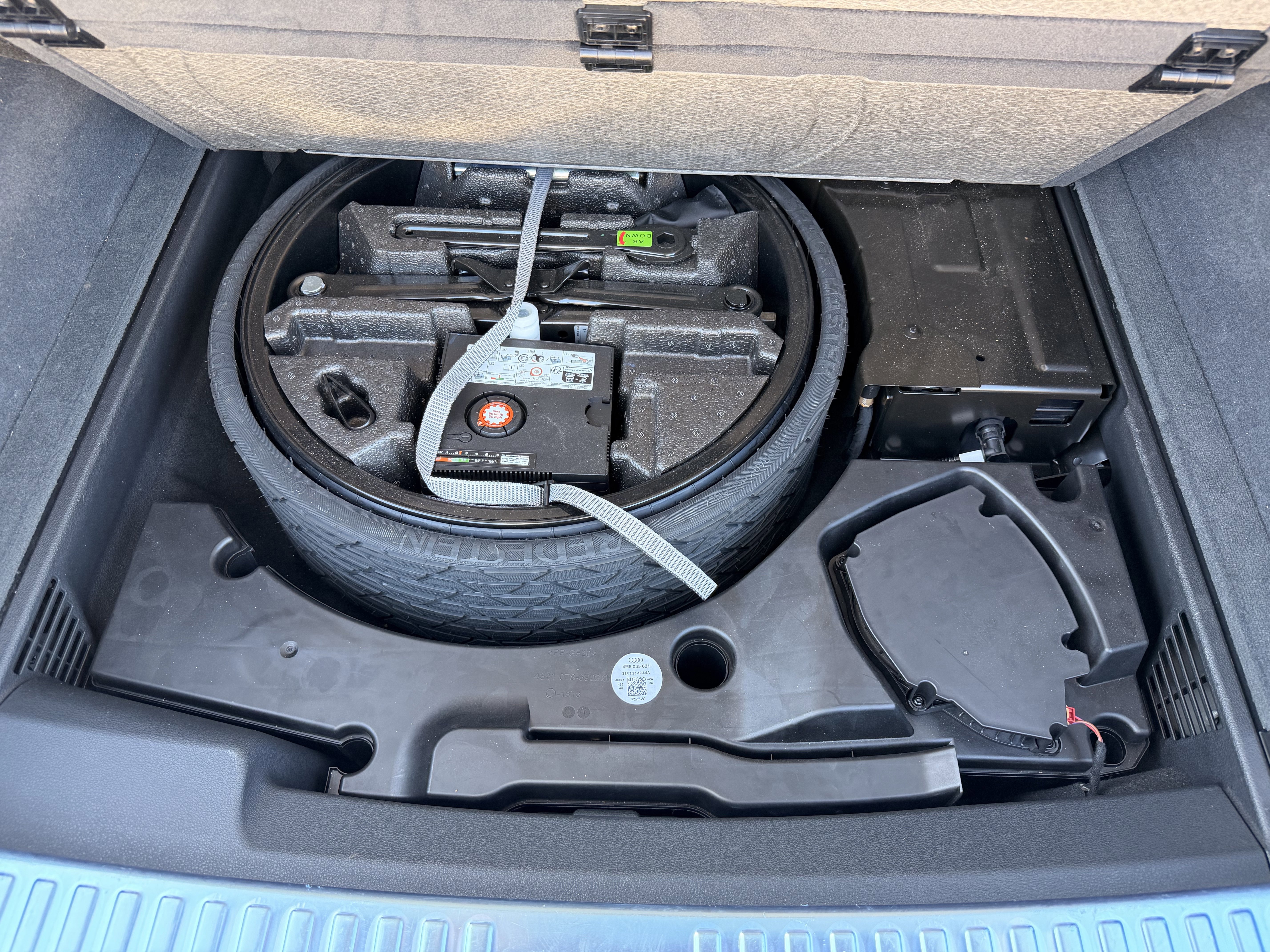 Used 2023 Audi Q8 Premium w/ Convenience Package image 40