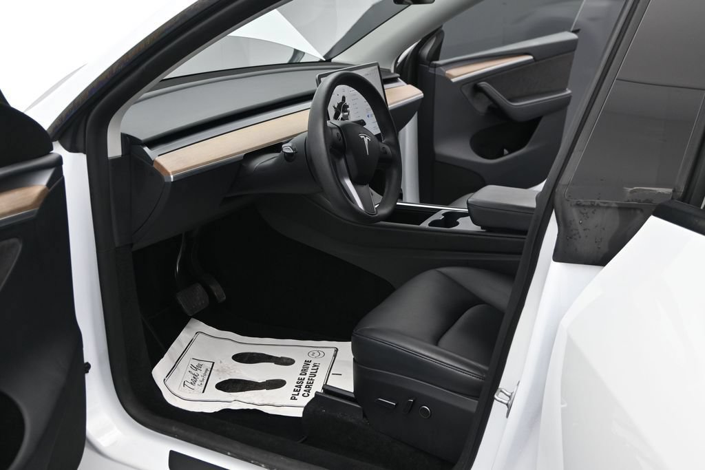 Used 2023 Tesla Model Y Long Range AWD/4WD image 12