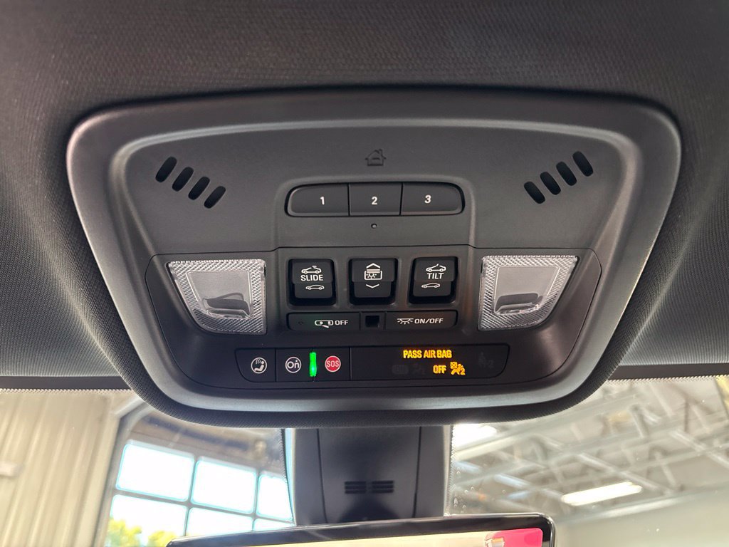 Used 2023 Chevrolet Traverse LT w/ LT Premium Package AWD/4WD image 39