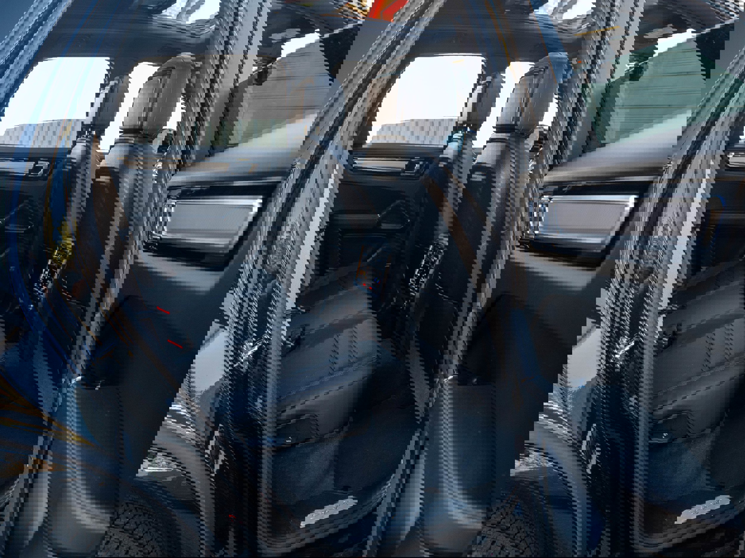 Certified 2023 Porsche Cayenne Platinum Edition image 37