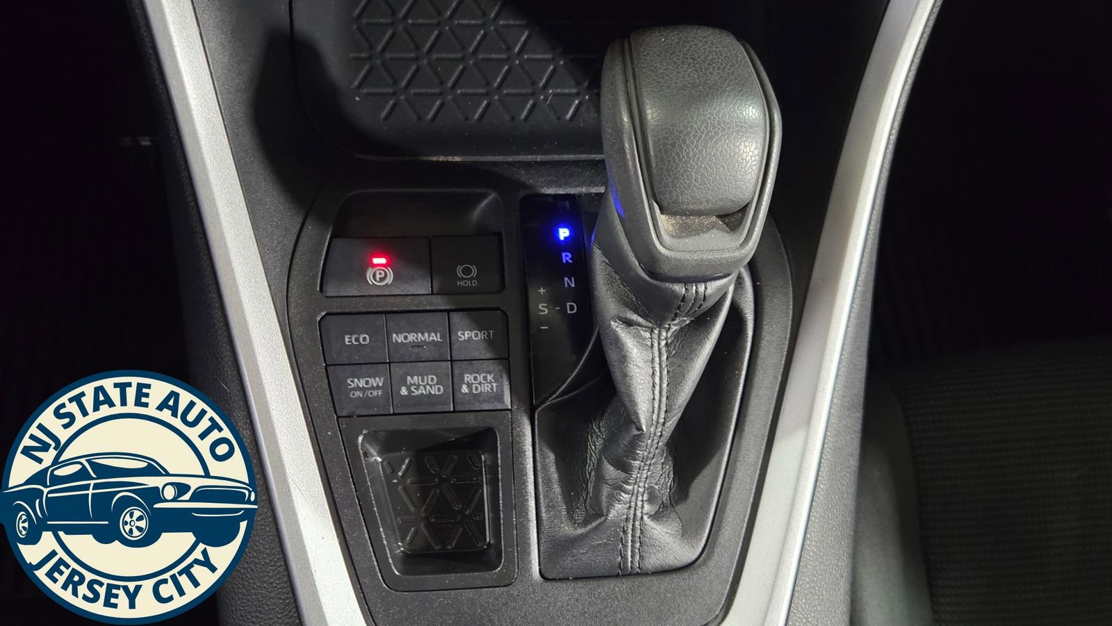 Used 2020 Toyota RAV4 LE w/ All Weather Liner Package image 17