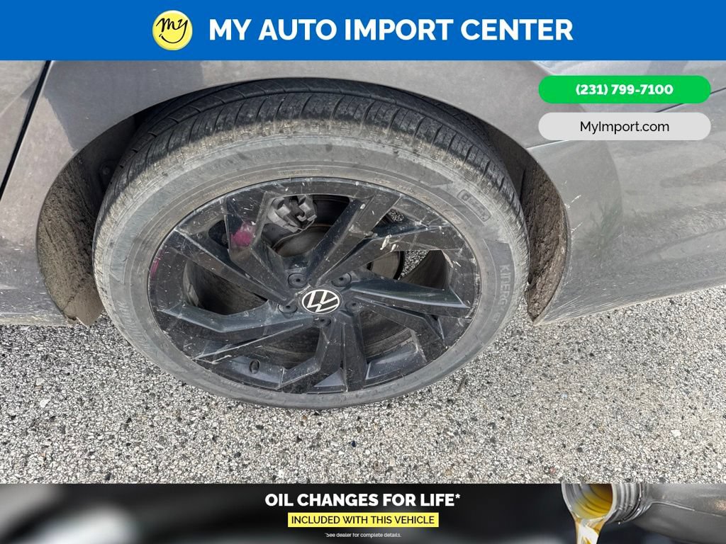 Used 2025 Volkswagen Jetta SE w/ Sunroof Package FWD image 6