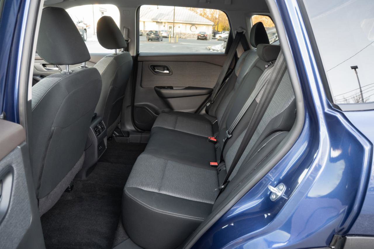 Used 2023 Nissan Rogue SV FWD image 18