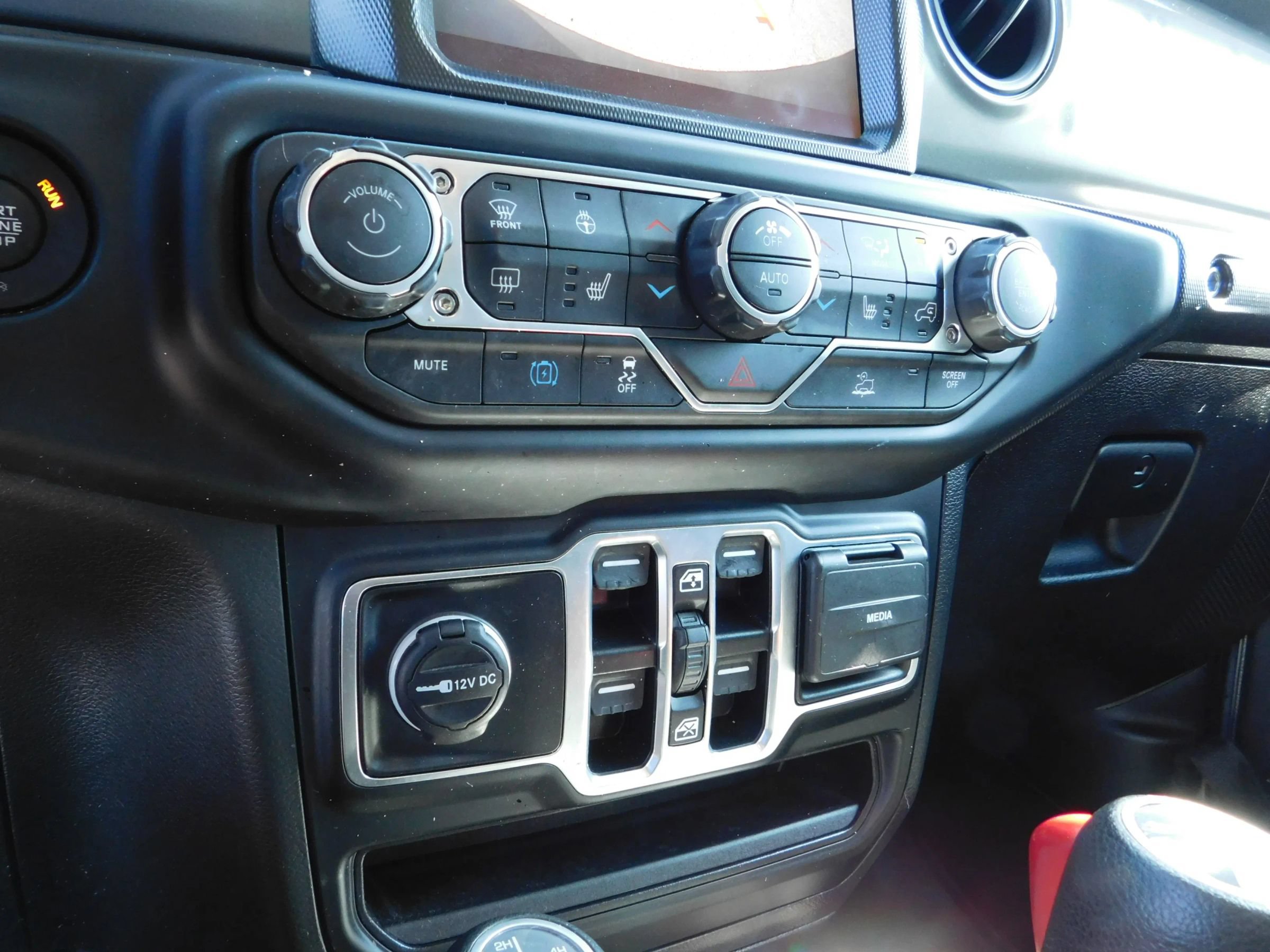 Used 2023 Jeep Wrangler Unlimited w/ Cold Weather Group AWD/4WD image 22