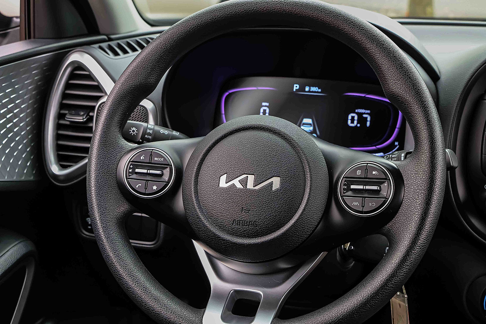 Certified 2025 Kia Soul LX w/ LX Technology Package image 9