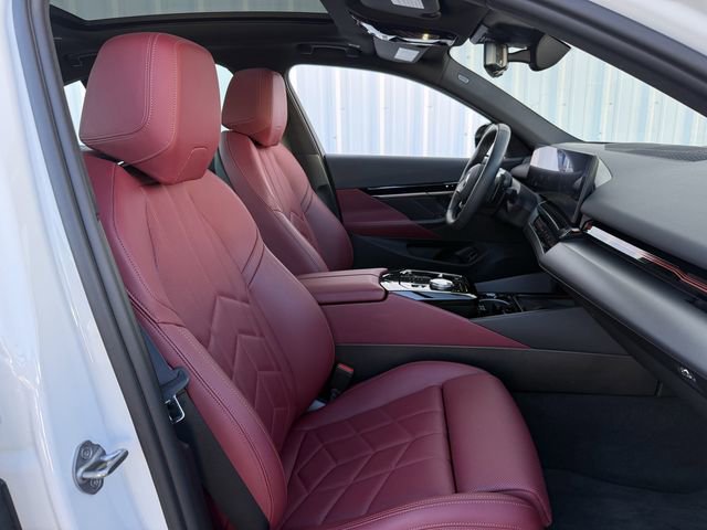 Used 2024 BMW 530i w/ M Sport Package image 28