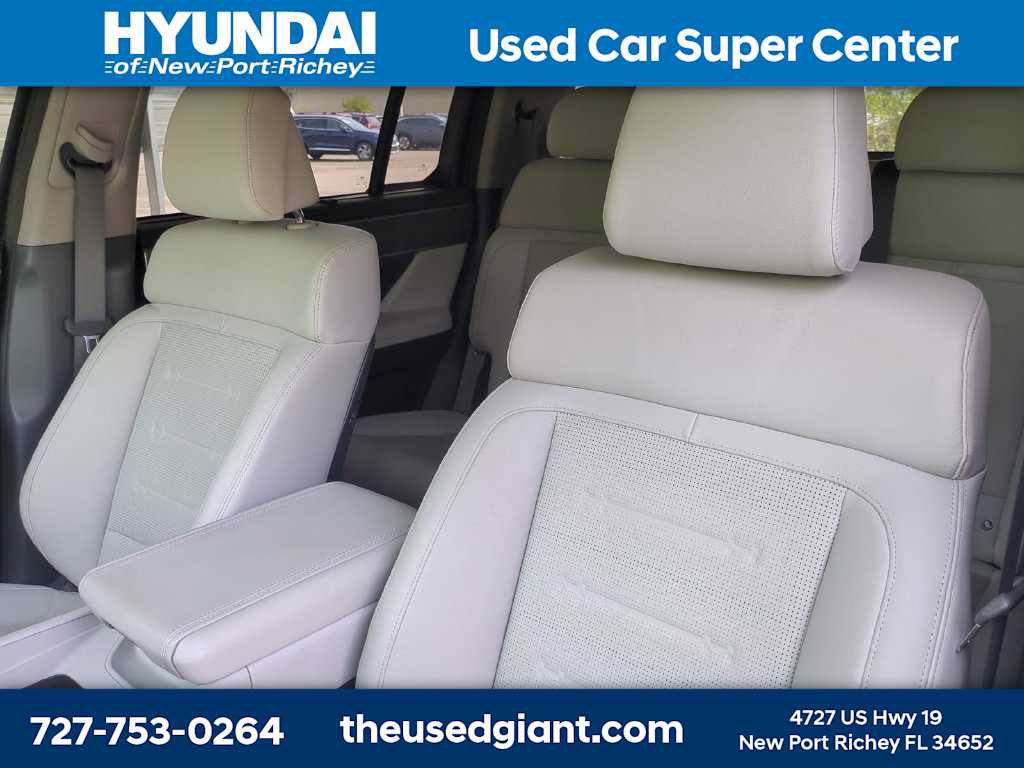 Certified 2025 Hyundai Santa Fe Limited FWD image 7