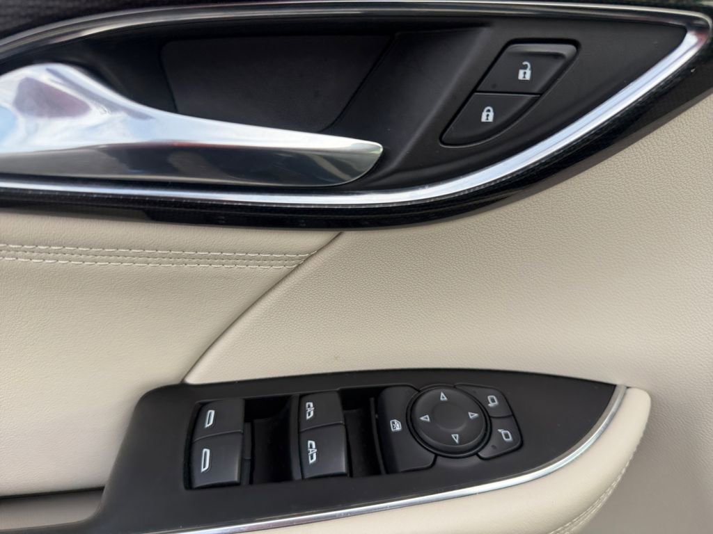 Used 2023 Buick Envision Preferred FWD image 16