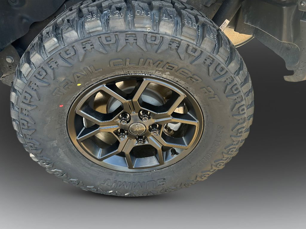 Used 2025 Jeep Wrangler Unlimited Sahara AWD/4WD image 9