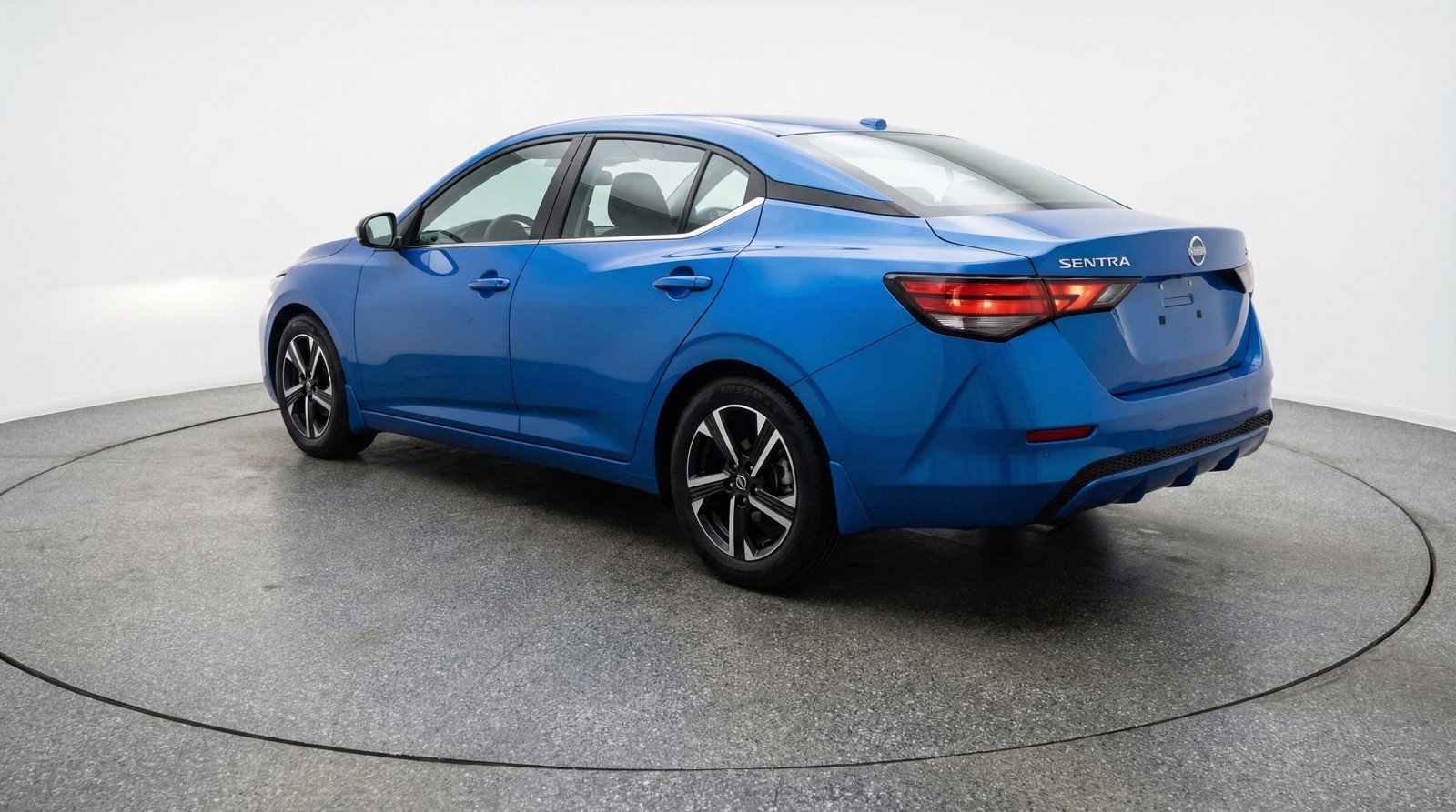 Used 2025 Nissan Sentra SV image 5