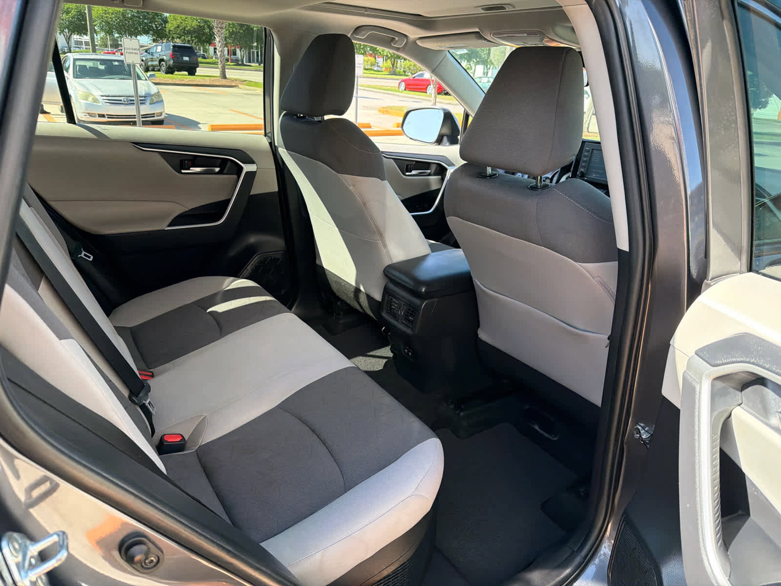 Used 2020 Toyota RAV4 XLE w/ Convenience Package image 25