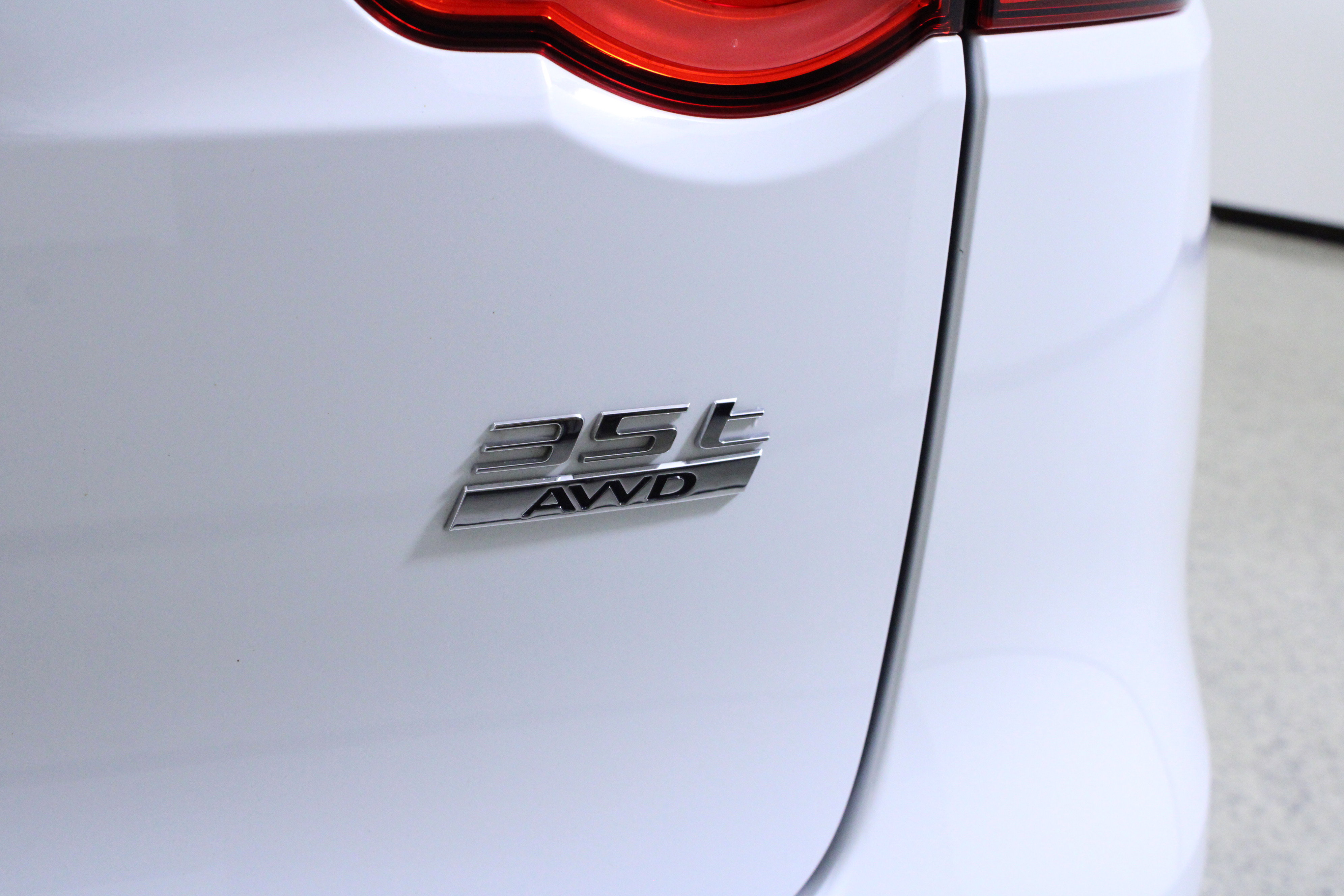 Used 2017 Jaguar F-PACE Prestige image 10