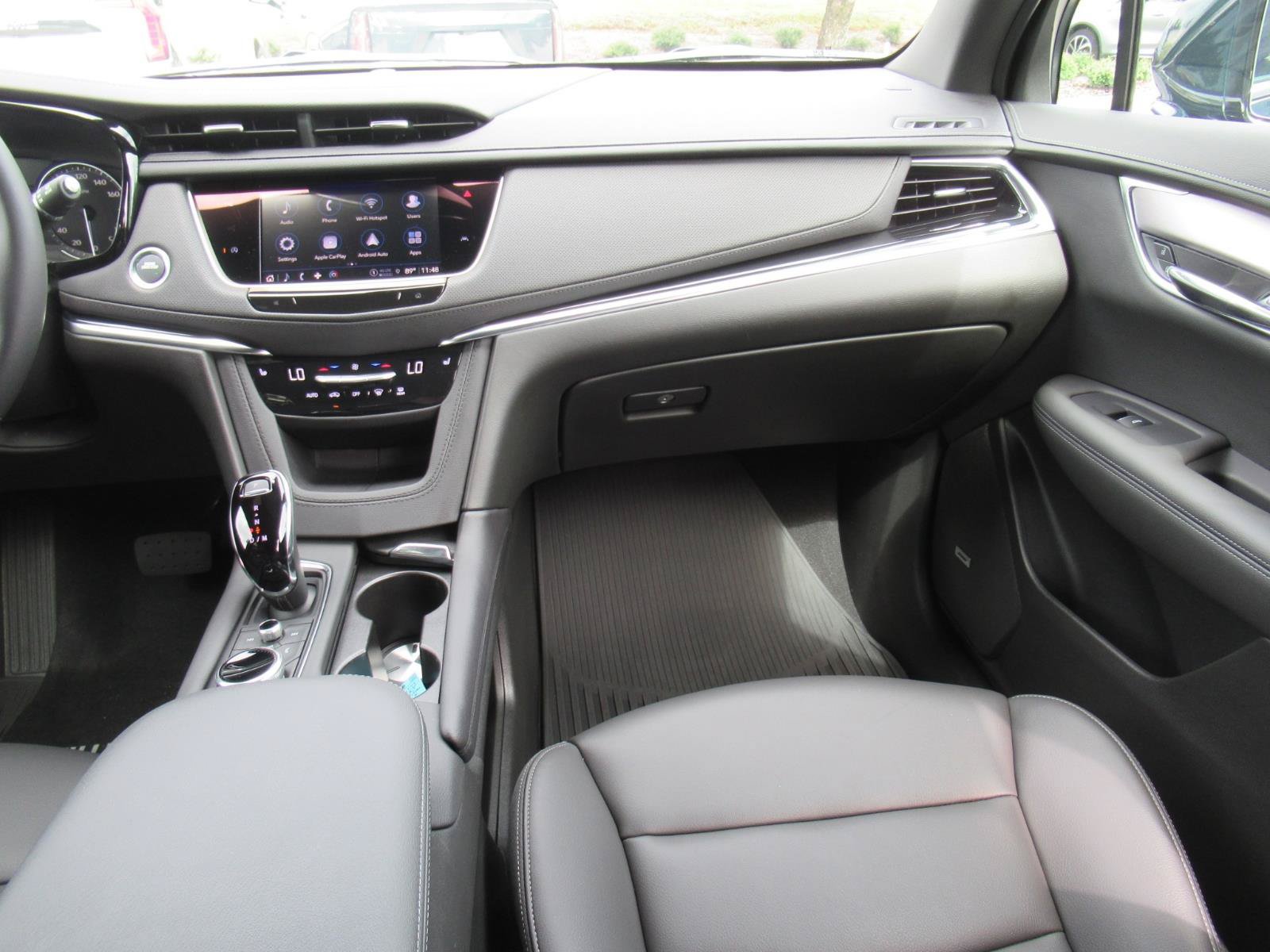 Certified 2025 Cadillac XT6 Luxury FWD image 15