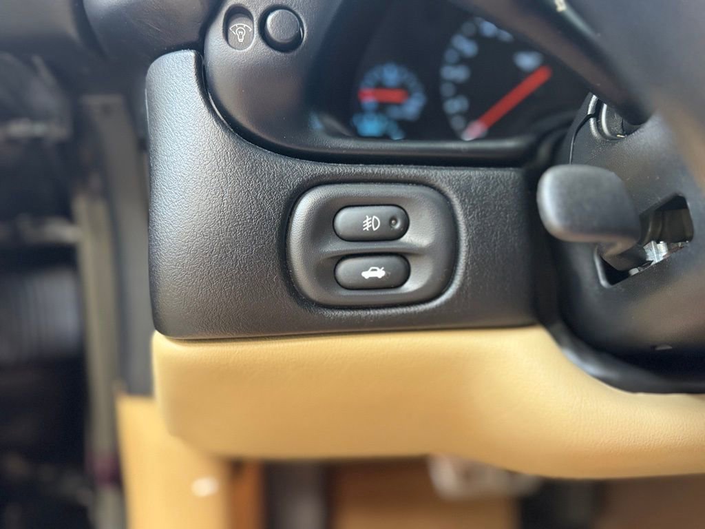 Used 2002 Chevrolet Corvette Convertible w/ Preferred Equipment Group2 RWD image 20