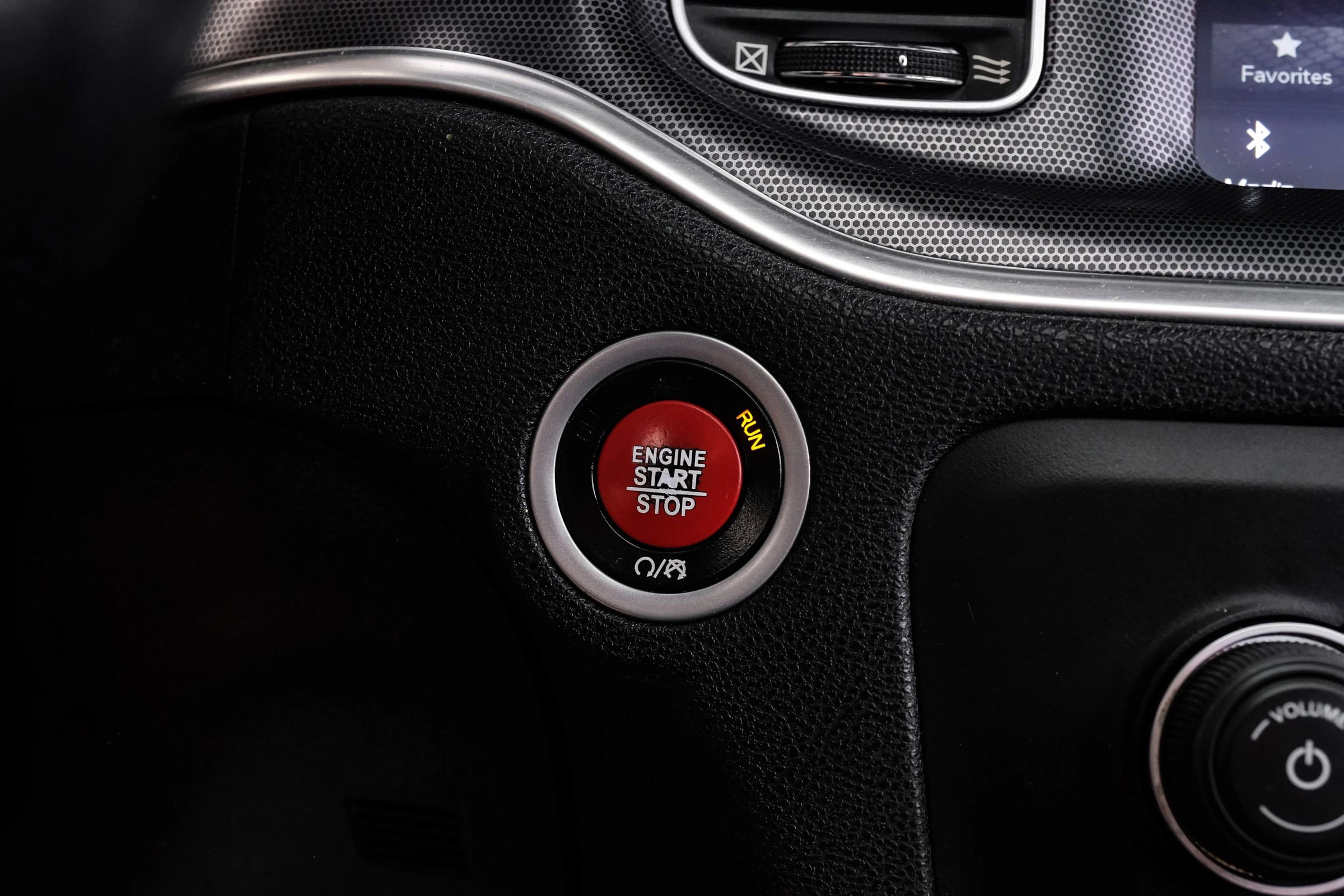 Used 2018 Dodge Charger SRT w/ Harman/Kardon Audio Group RWD image 21