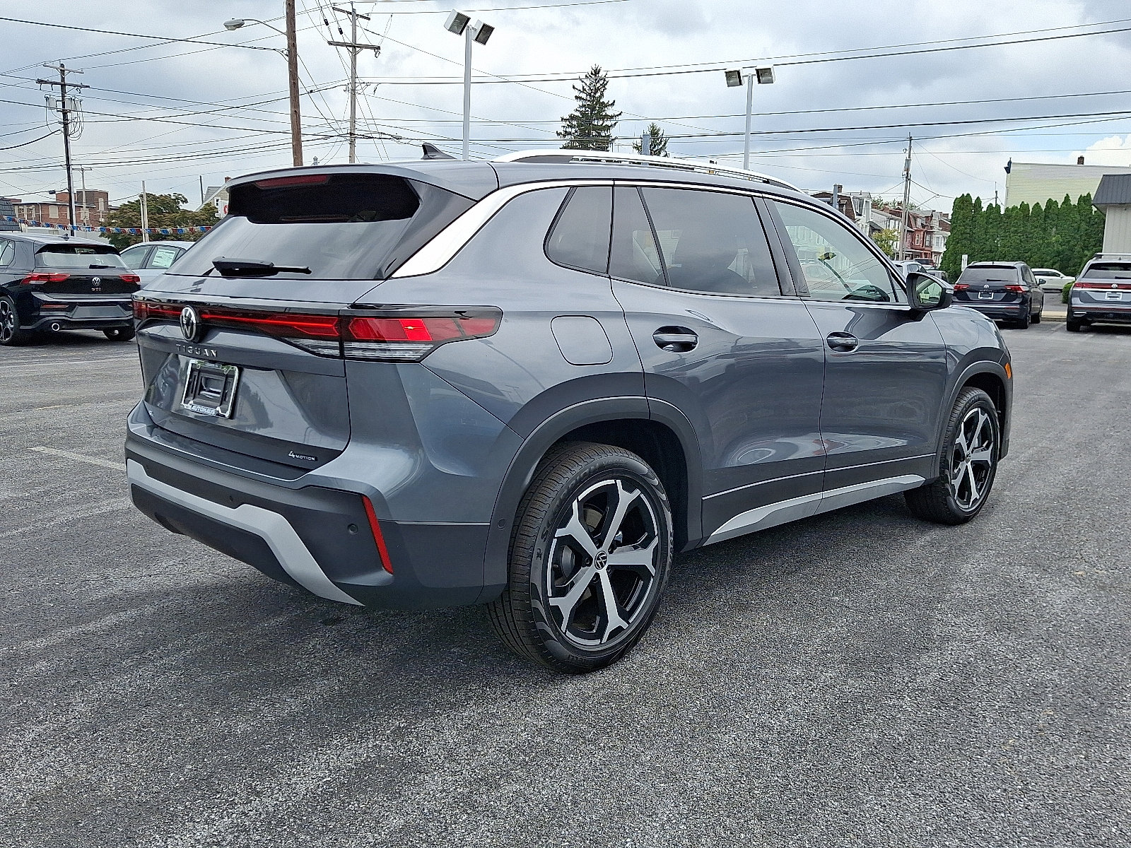 New 2025 Volkswagen Tiguan SE image 3