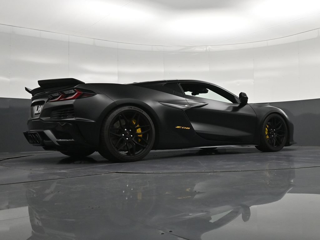 Used 2025 Chevrolet Corvette Z06 RWD image 28