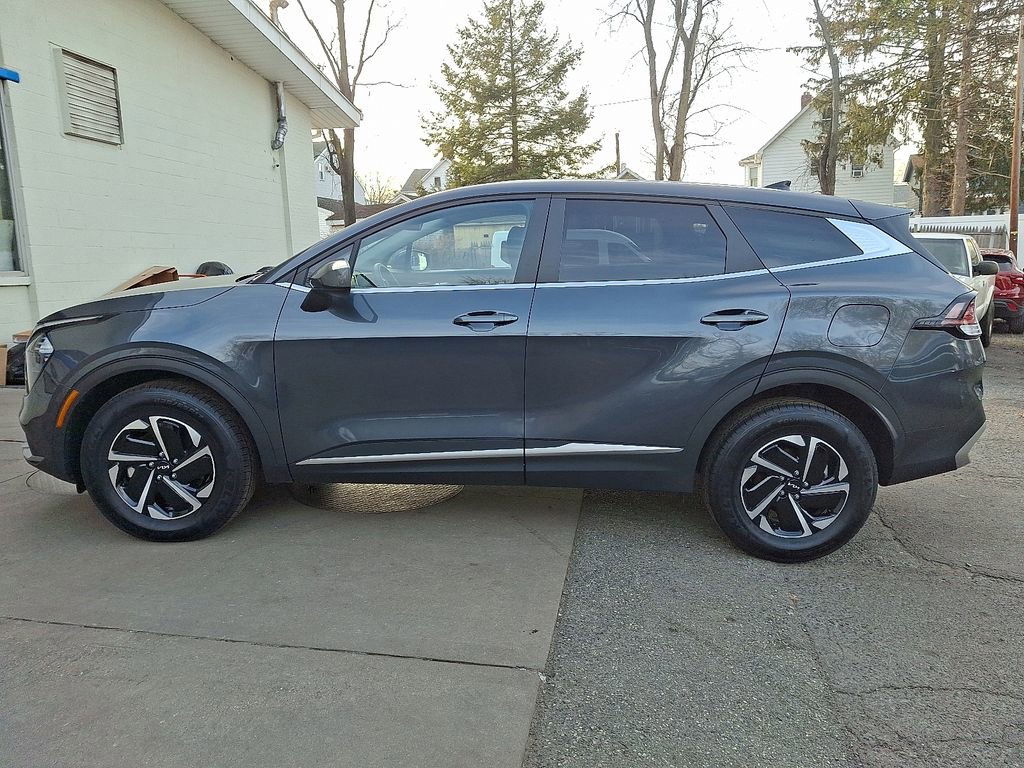 Used 2023 Kia Sportage LX image 5