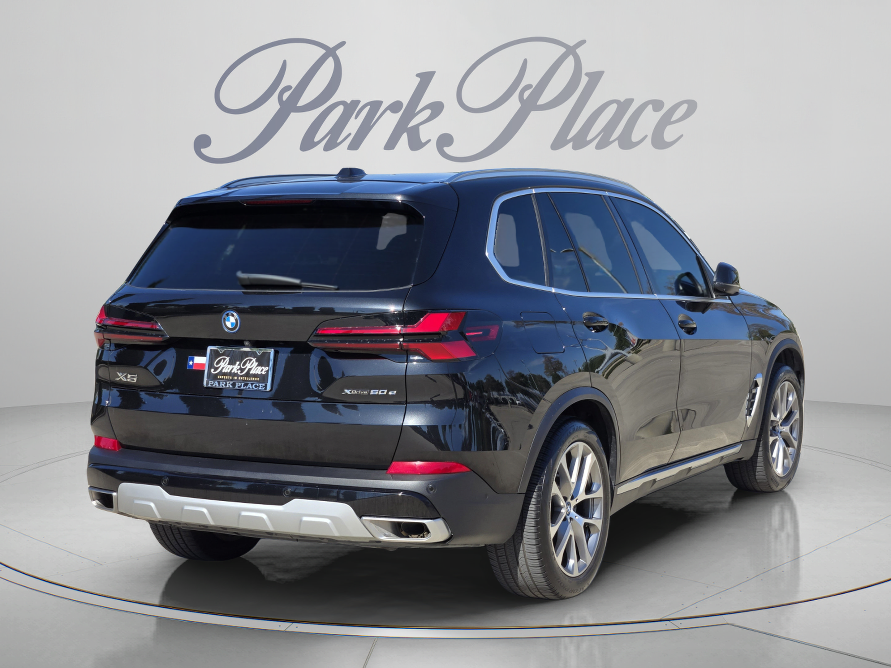 Used 2024 BMW X5 xDrive50e w/ Parking Assistance Package AWD/4WD image 4