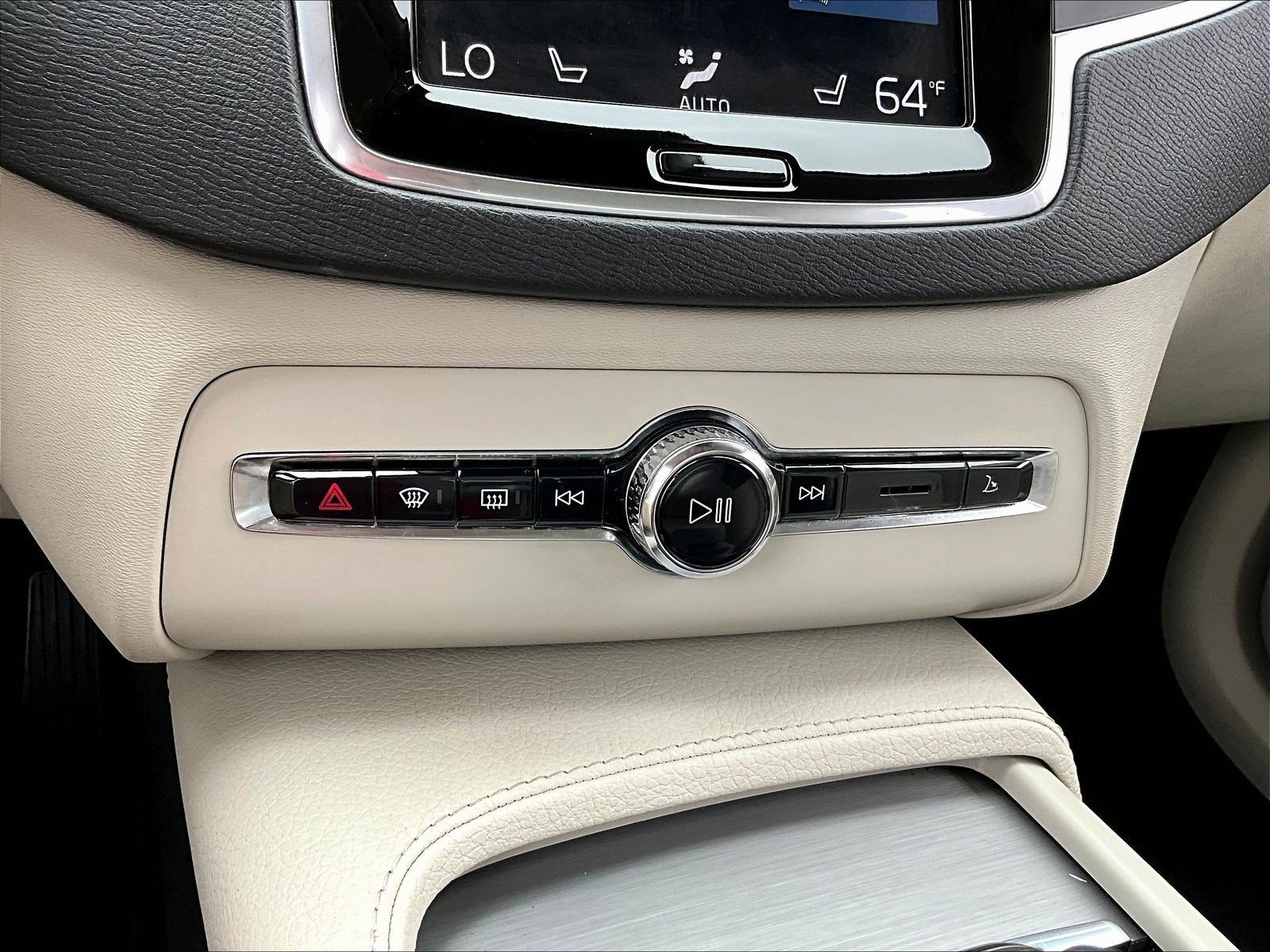 Used 2022 Volvo XC90 T5 Momentum AWD/4WD image 15