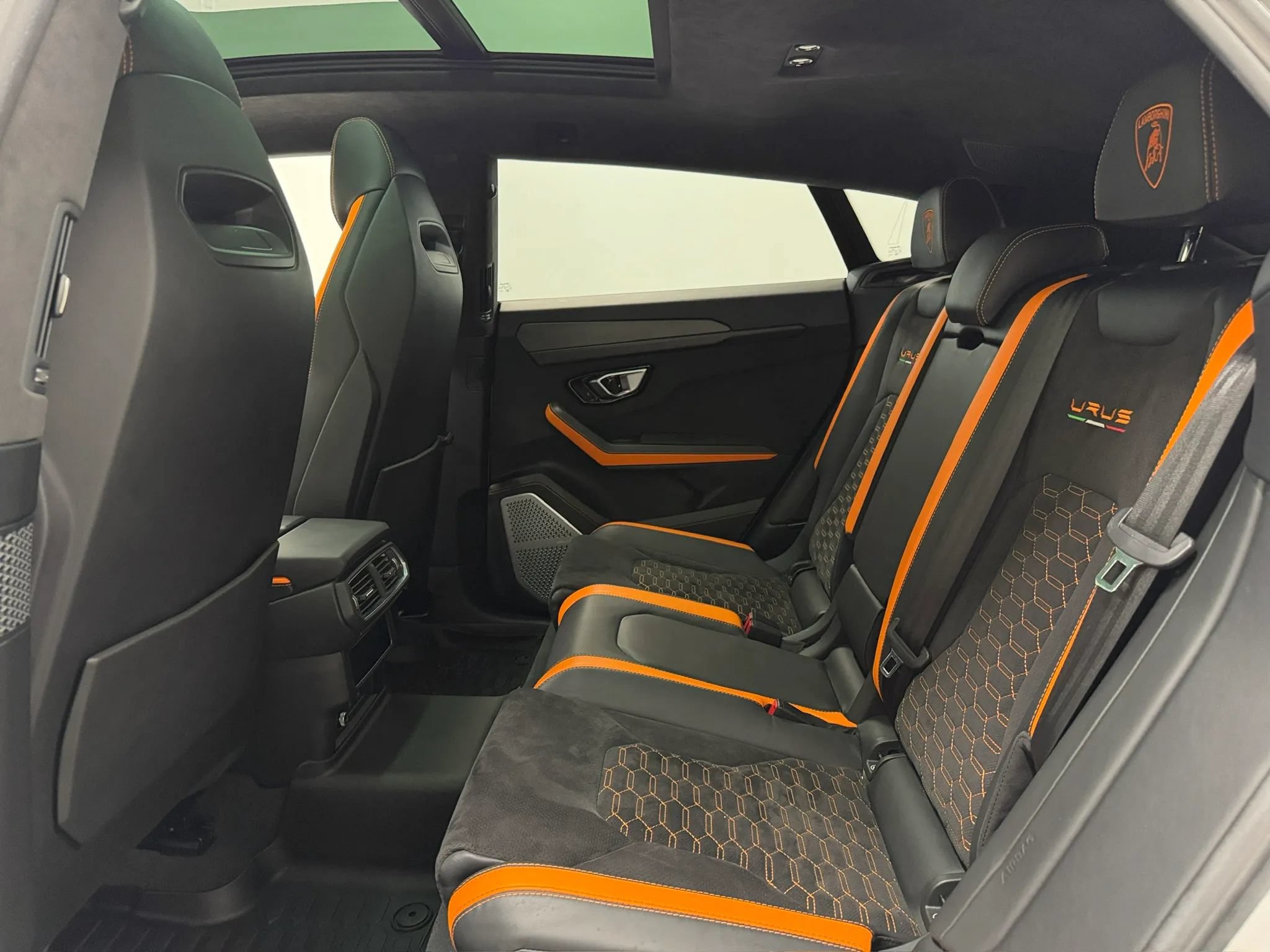 Used 2022 Lamborghini Urus AWD/4WD image 64