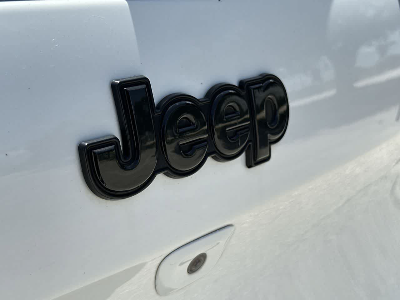 Used 2018 Jeep Cherokee Limited w/ High Altitude Package AWD/4WD image 11
