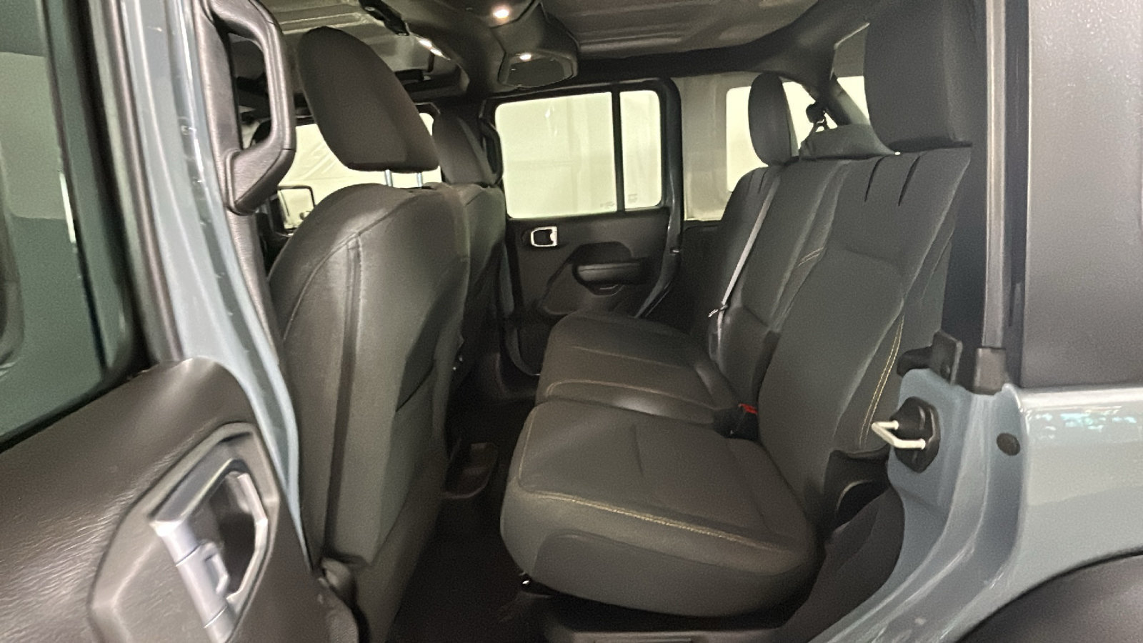 Used 2024 Jeep Wrangler Unlimited AWD/4WD image 30