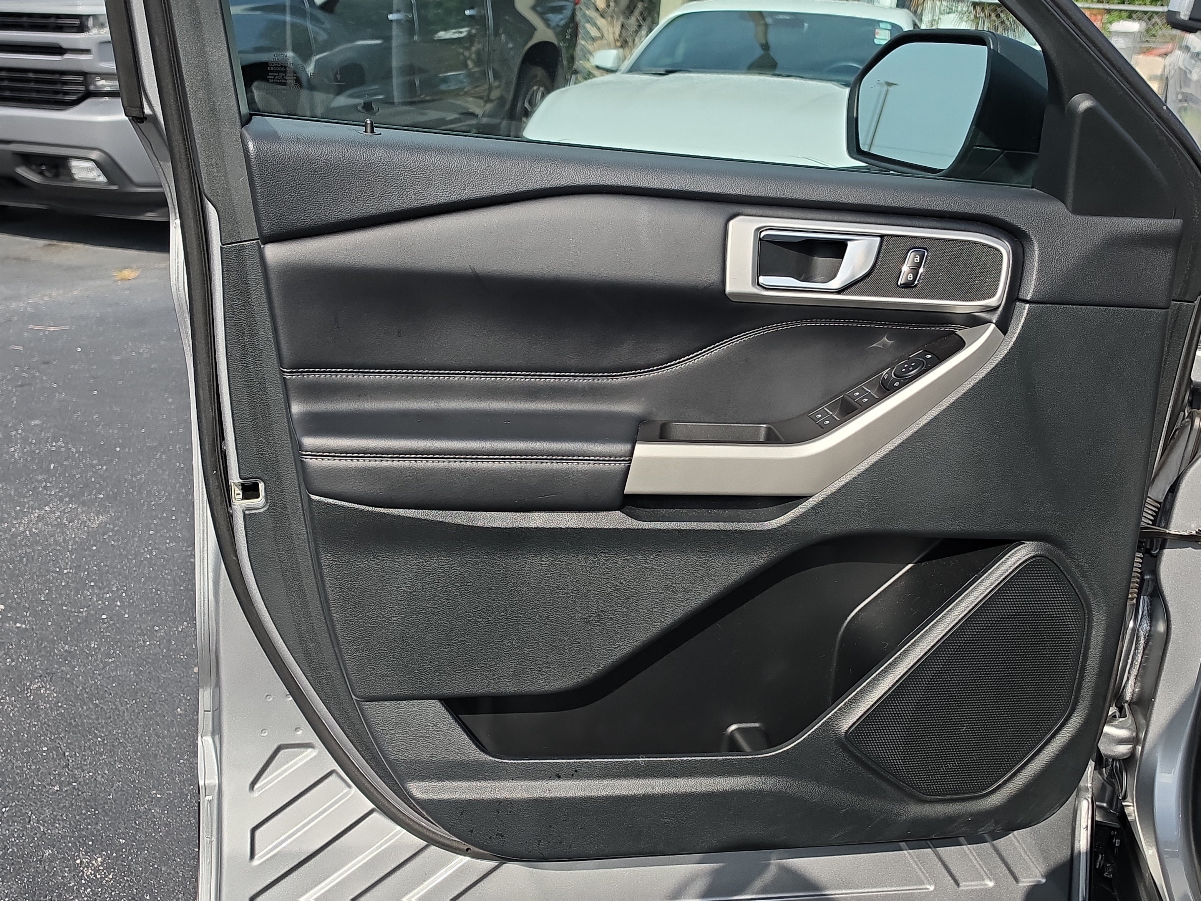 Used 2023 Ford Explorer XLT RWD image 18
