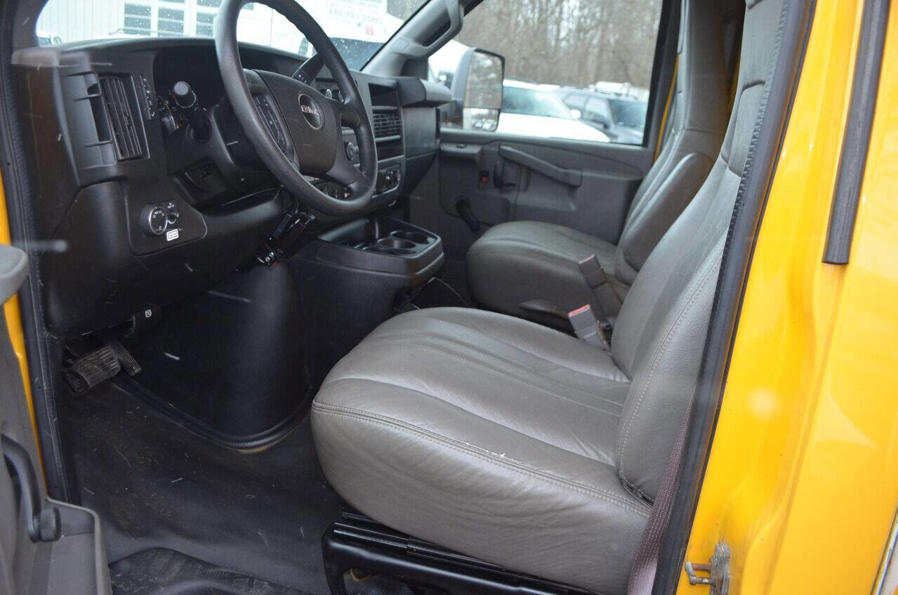 Used 2018 GMC Savana 3500 Extended w/ Driver Convenience Package image 9