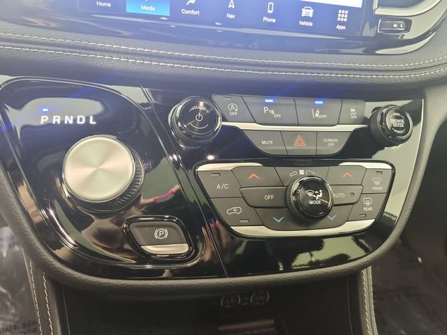 Used 2025 Chrysler Pacifica Limited FWD image 9
