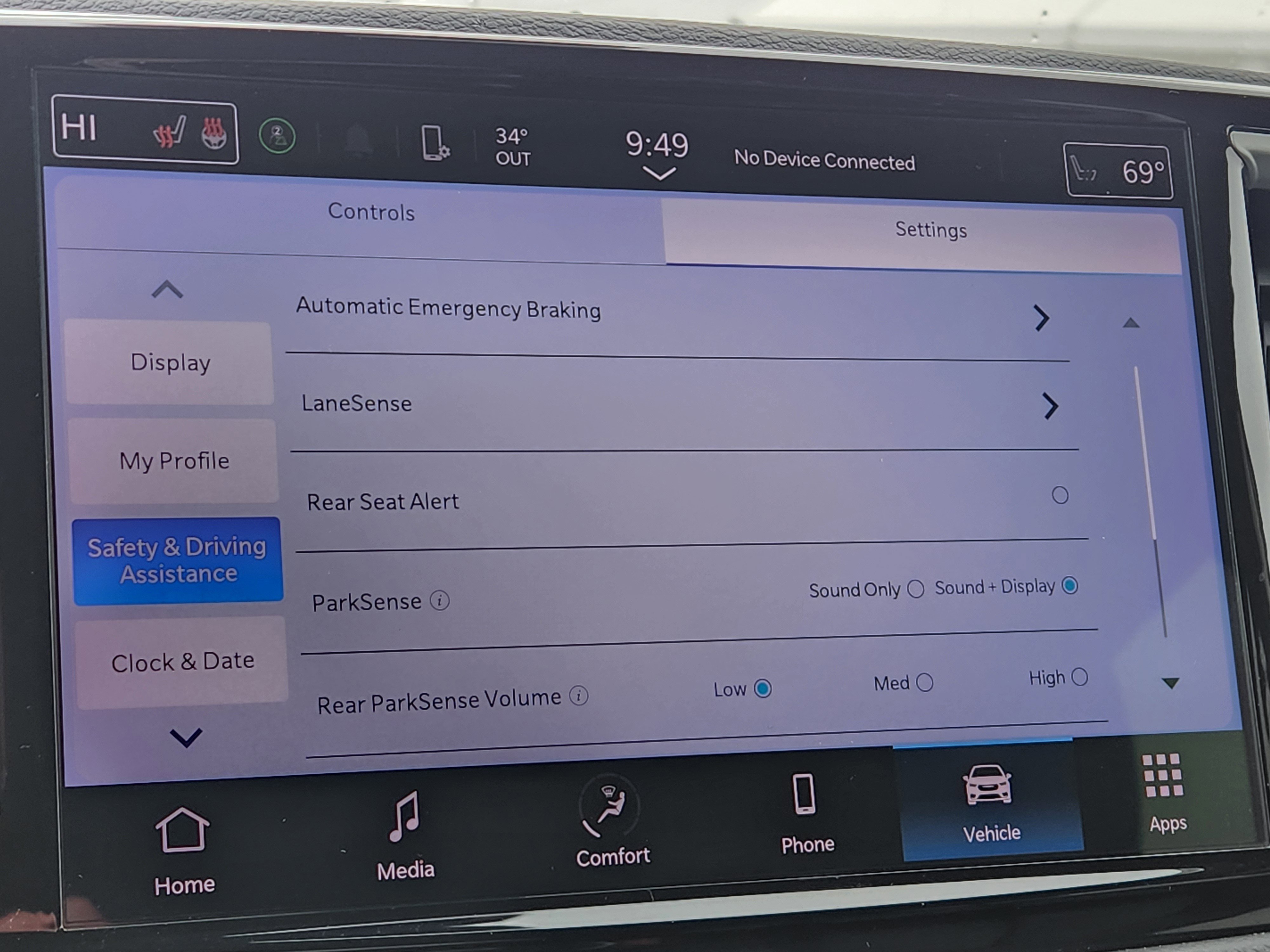 Used 2023 Chrysler Pacifica Touring-L image 4