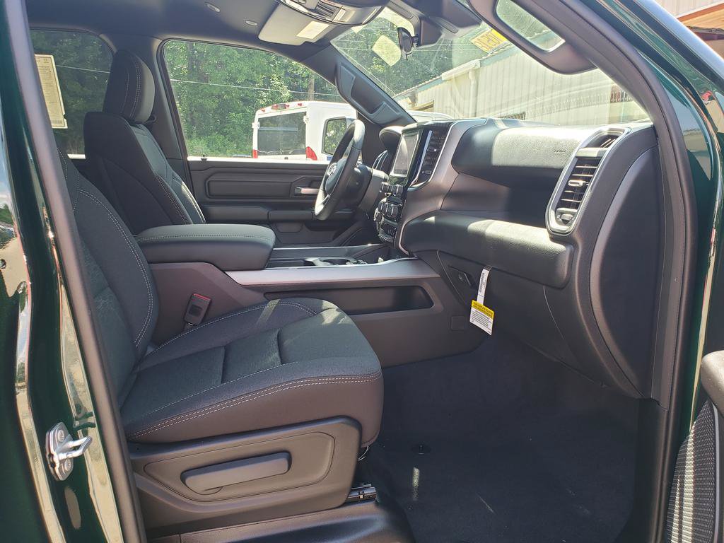 New 2026 RAM 1500 Express AWD/4WD image 15