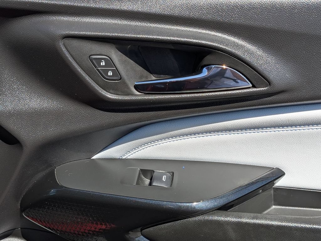 Used 2025 Chevrolet Trax LT w/ LT Convenience Package FWD image 33