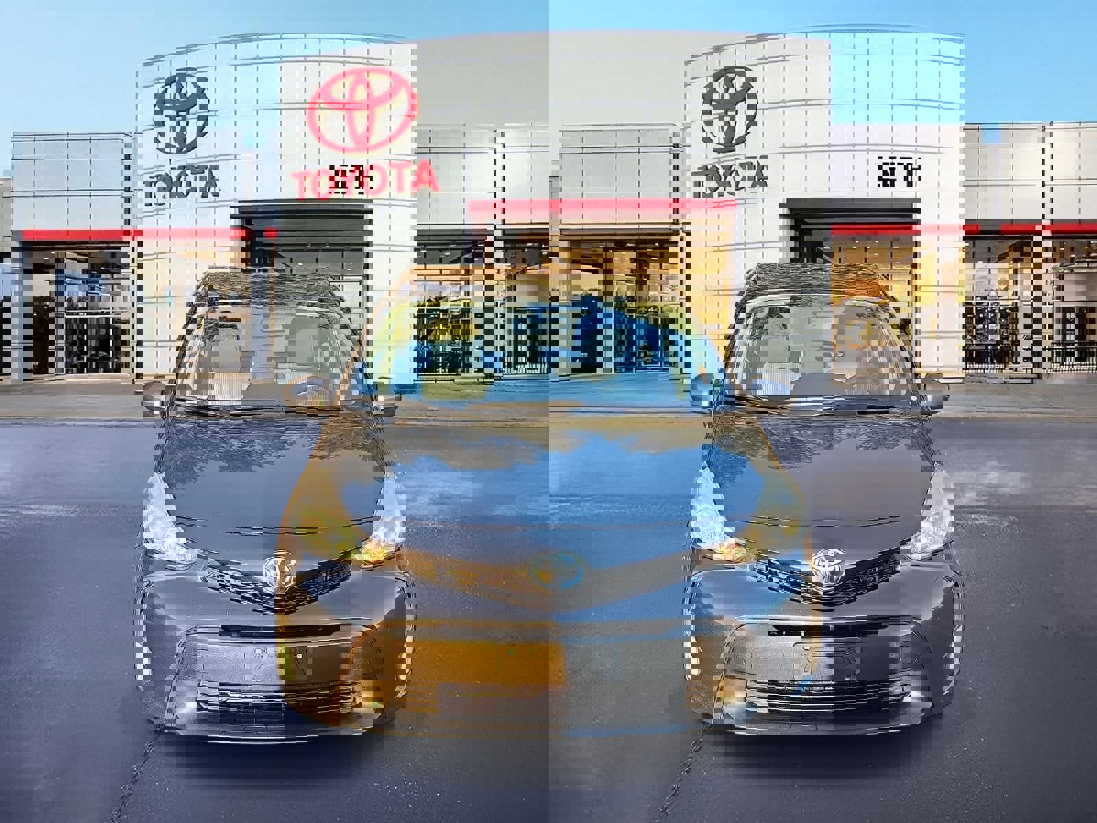 Used 2016 Toyota Prius V Three image 2