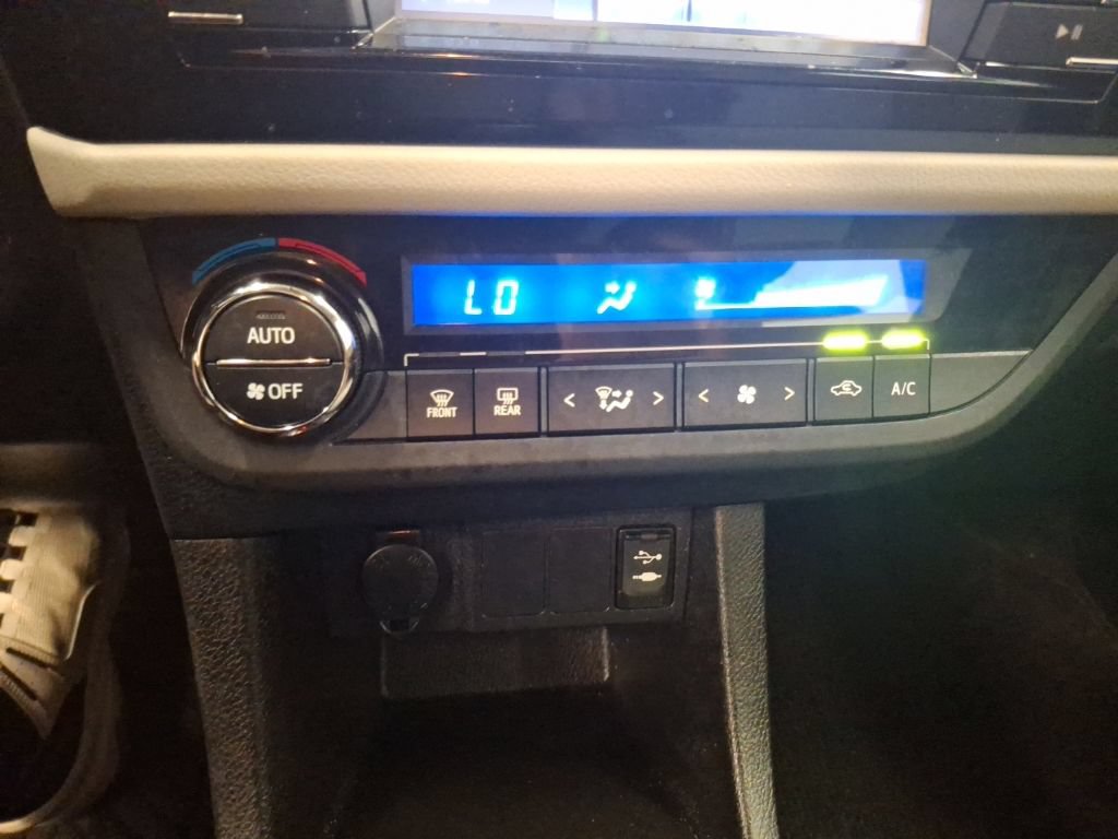 Used 2016 Toyota Corolla LE FWD image 24