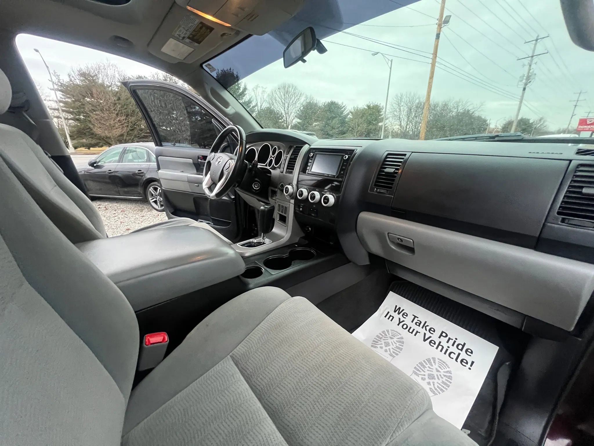 Used 2017 Toyota Sequoia SR5 image 21