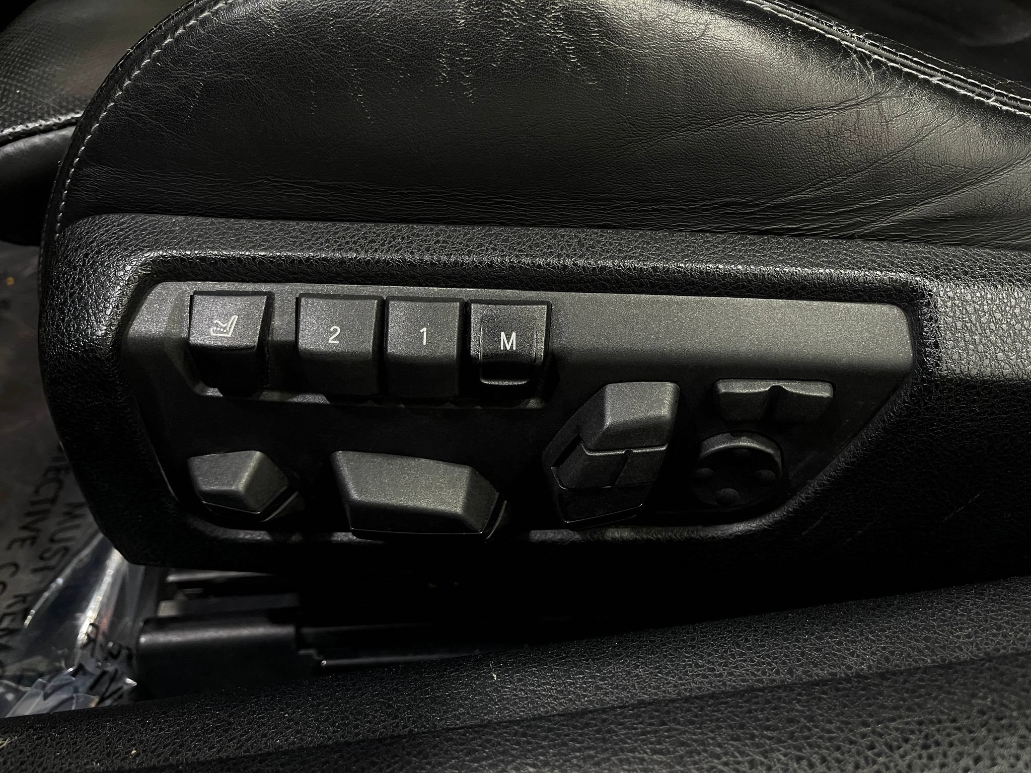 Used 2015 BMW M6 Convertible RWD image 16