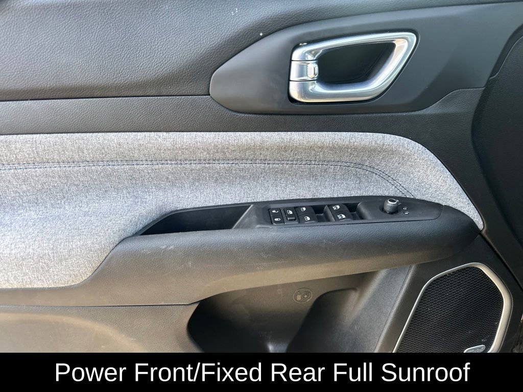 Used 2025 Jeep Compass Latitude w/ Sun & Sound Group image 16