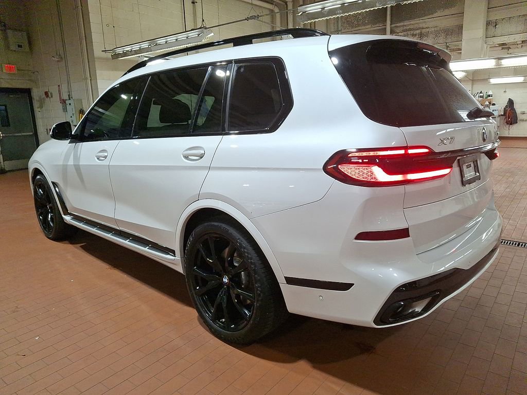 Used 2024 BMW X7 xDrive40i w/ M Sport Package image 7