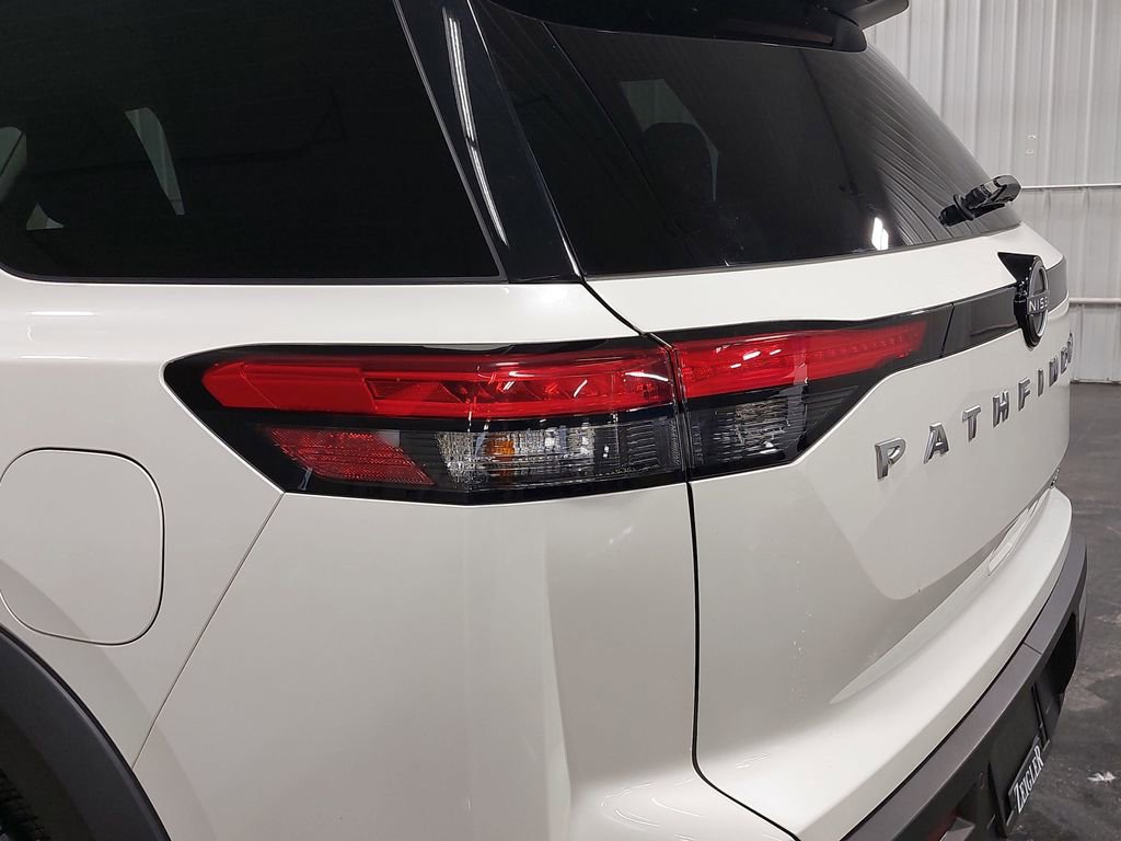 Used 2023 Nissan Pathfinder SV image 35