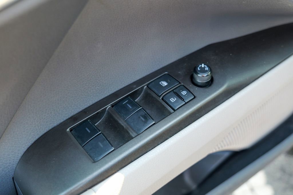 Used 2022 Toyota Camry LE w/ Carpet Mat Package (TMS) FWD image 17