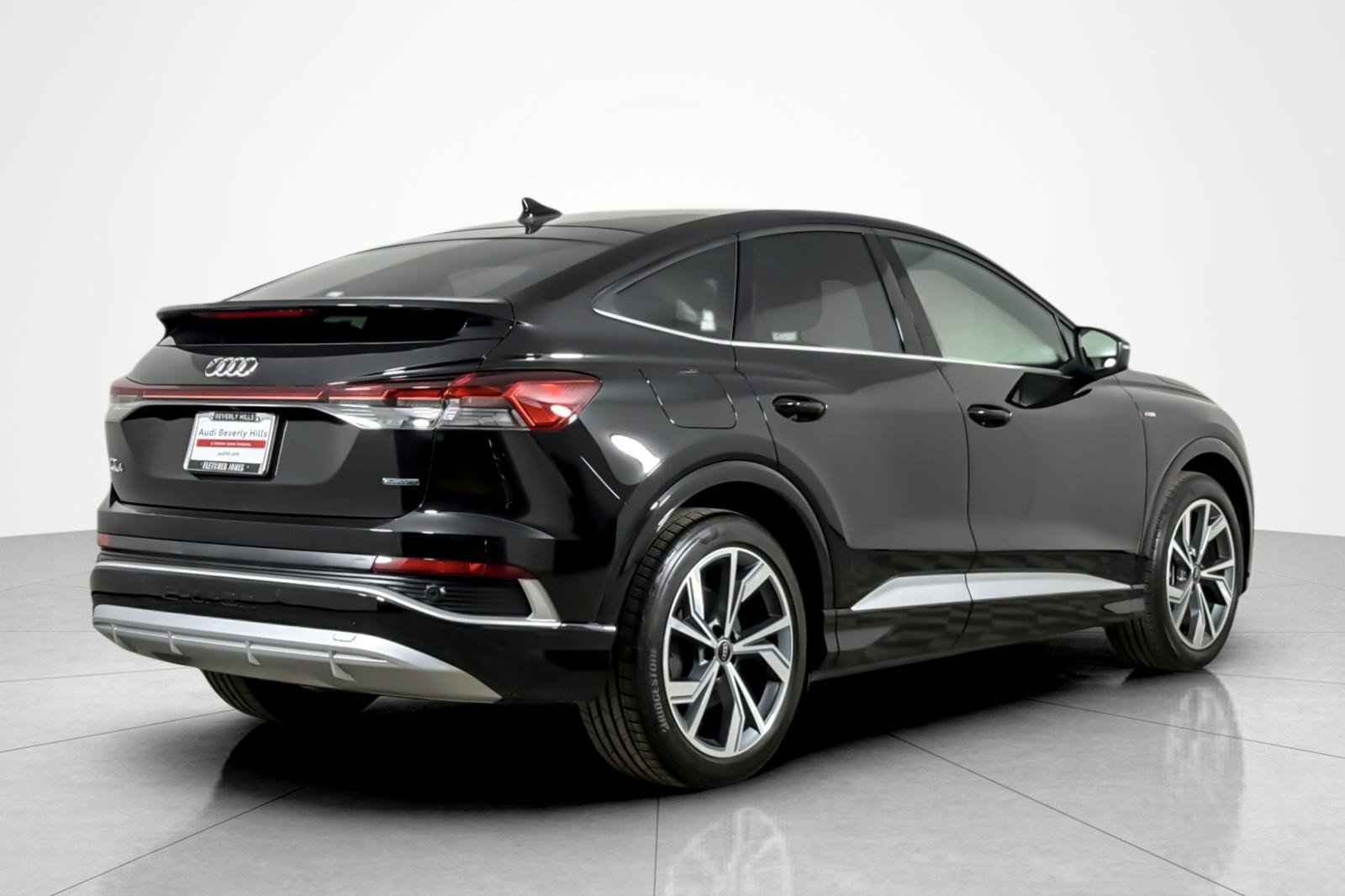 Used 2025 Audi Q4 e-tron Premium Plus w/ Premium Plus AWD/4WD image 5