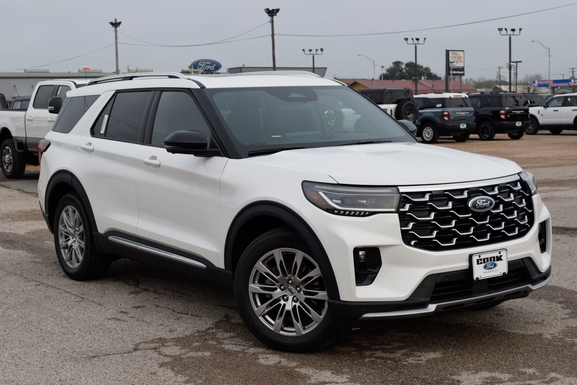 New 2026 Ford Explorer Platinum image 3