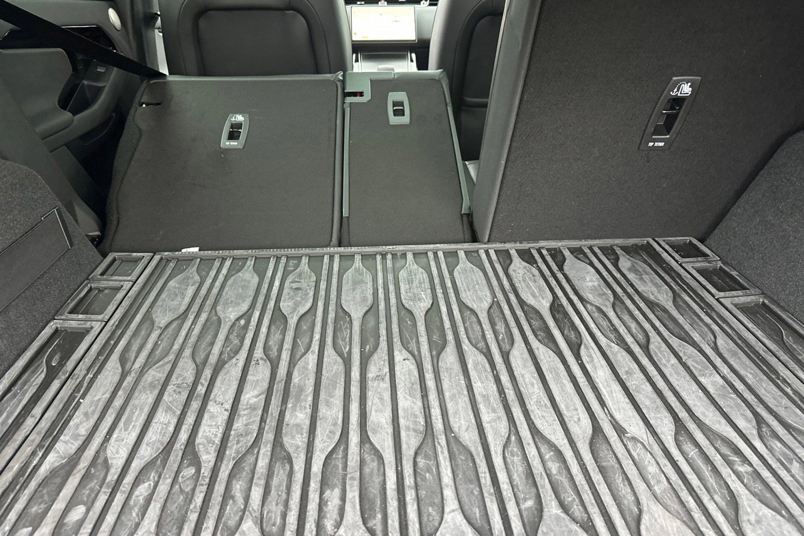 Certified 2025 Land Rover Range Rover Evoque Dynamic SE image 33